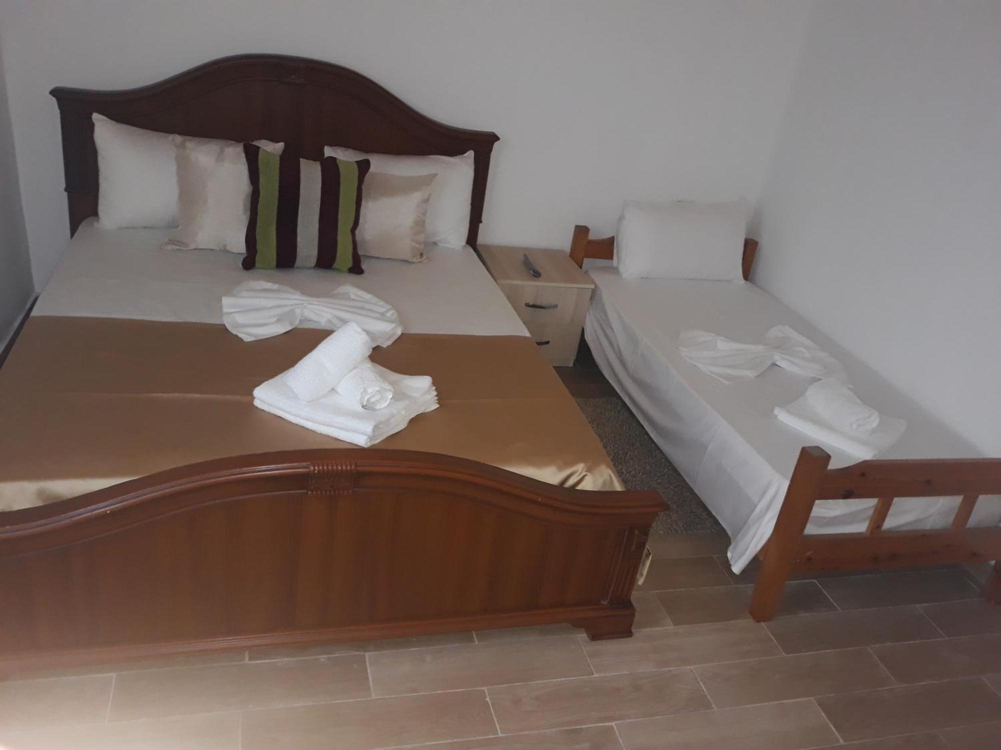 Vila Disha Tirana Rum bild