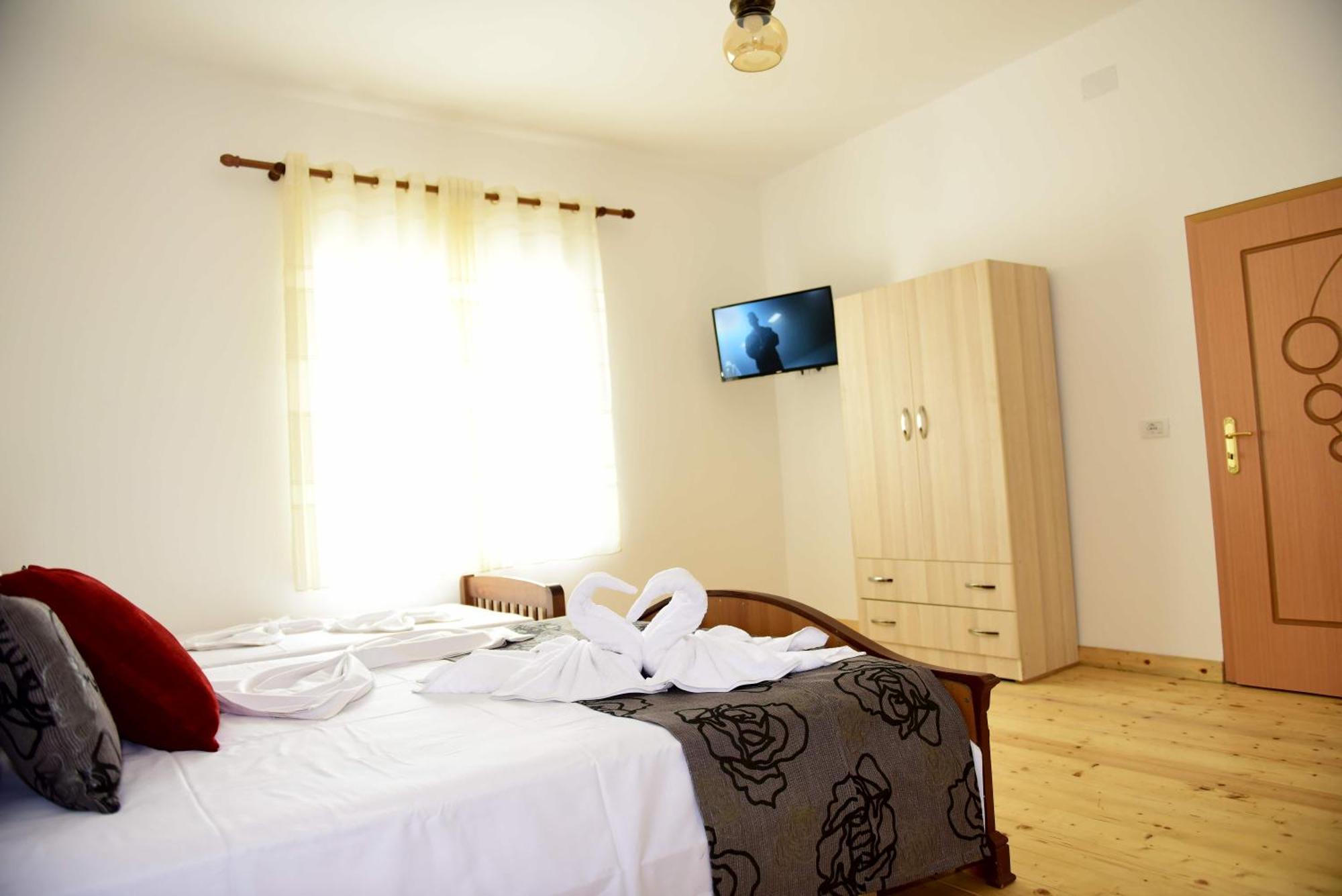 Vila Disha Tirana Rum bild