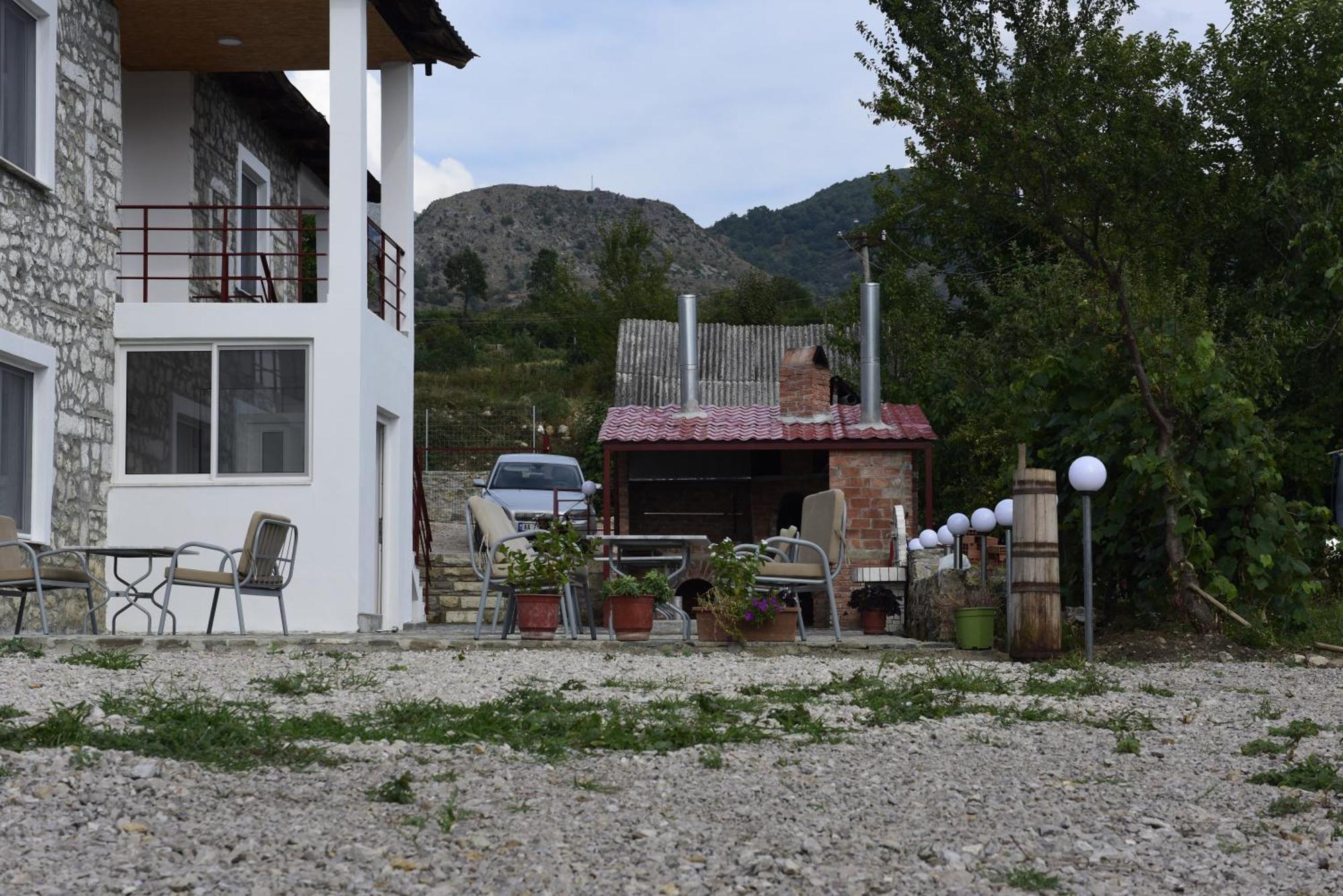 Vila Disha Tirana Rum bild